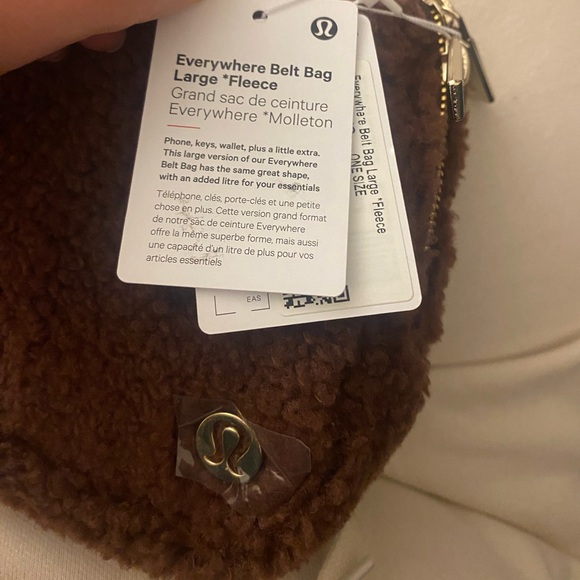 ๐NEW๐ Lululemon Brown Textured Fleece Bag with Zipper - Picture 7 of 7